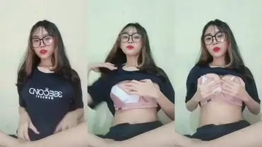 Gadis Jemaa Cantik Mulus Pasrah Di Kasur Crot